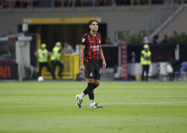 罗马诺+莫雷托：科莫想先租后买签里奇，但AC米兰倾向直接出售他