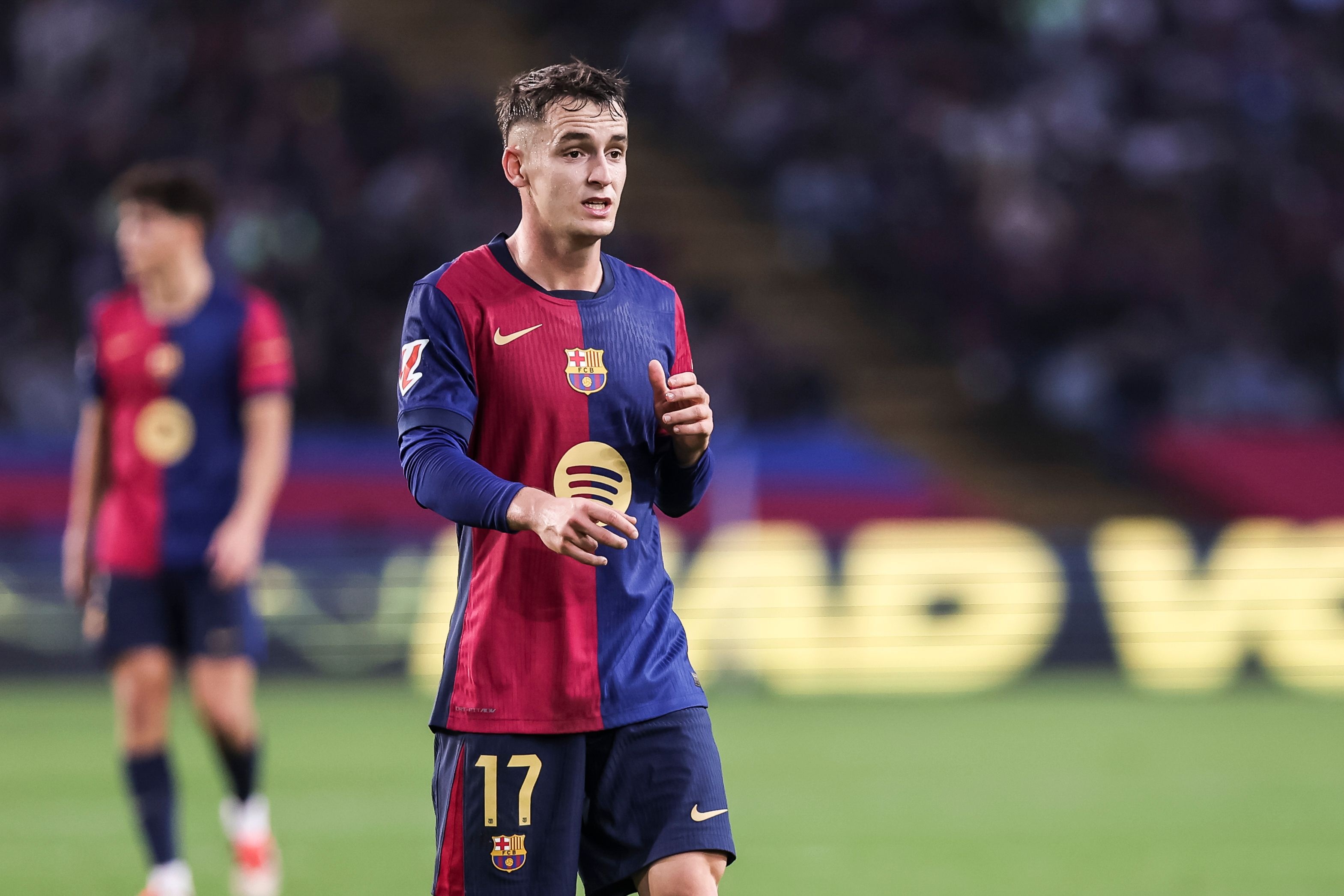 巴萨跟队：经纪人门德斯抵达巴塞罗那，将处理卡萨多转会事宜